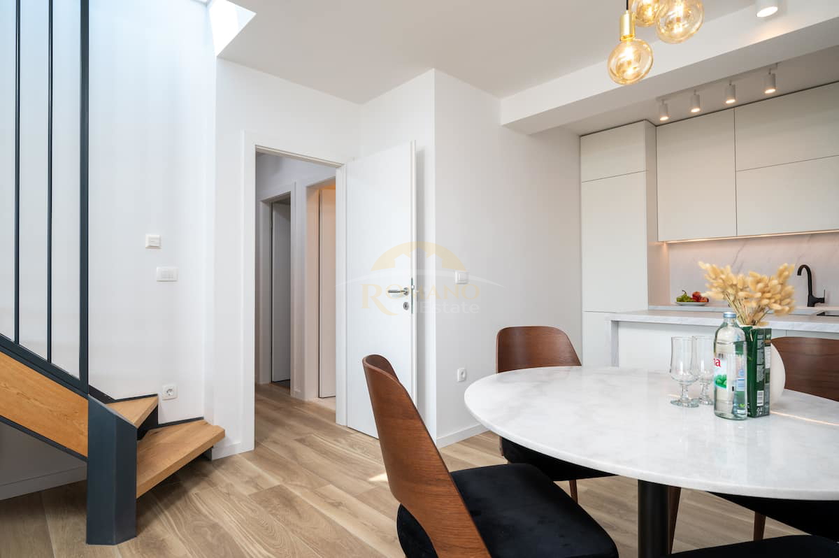 Attico con due camere da letto a Trogir con terrazza sul tetto